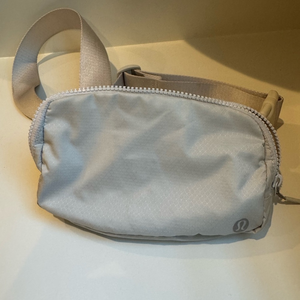Lululemon Women’s Belt Bag on Cream